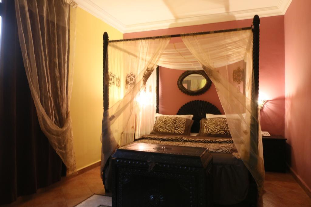 Hotel Tafoukt マラケシュ エクステリア 写真