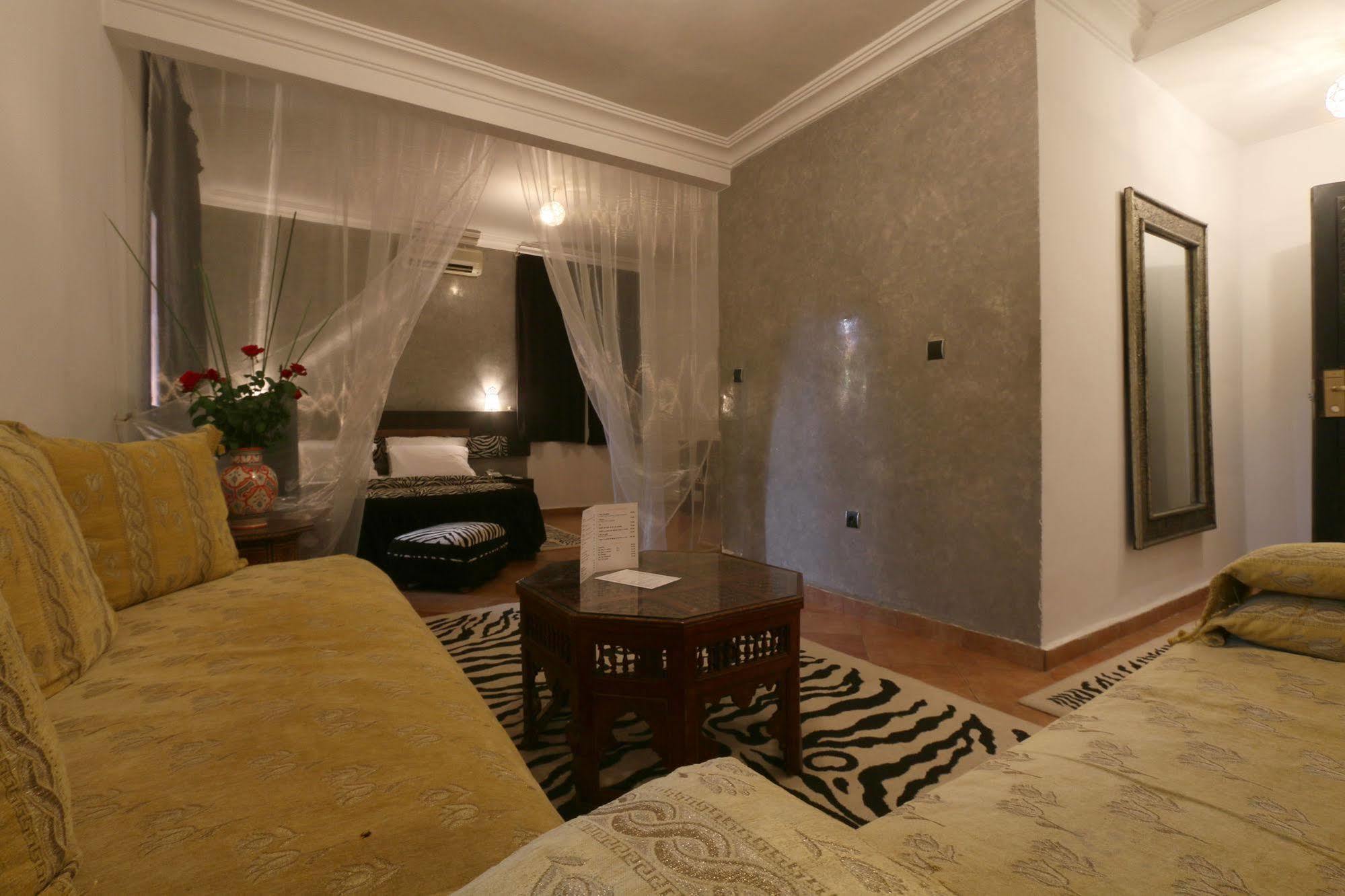 Hotel Tafoukt マラケシュ エクステリア 写真